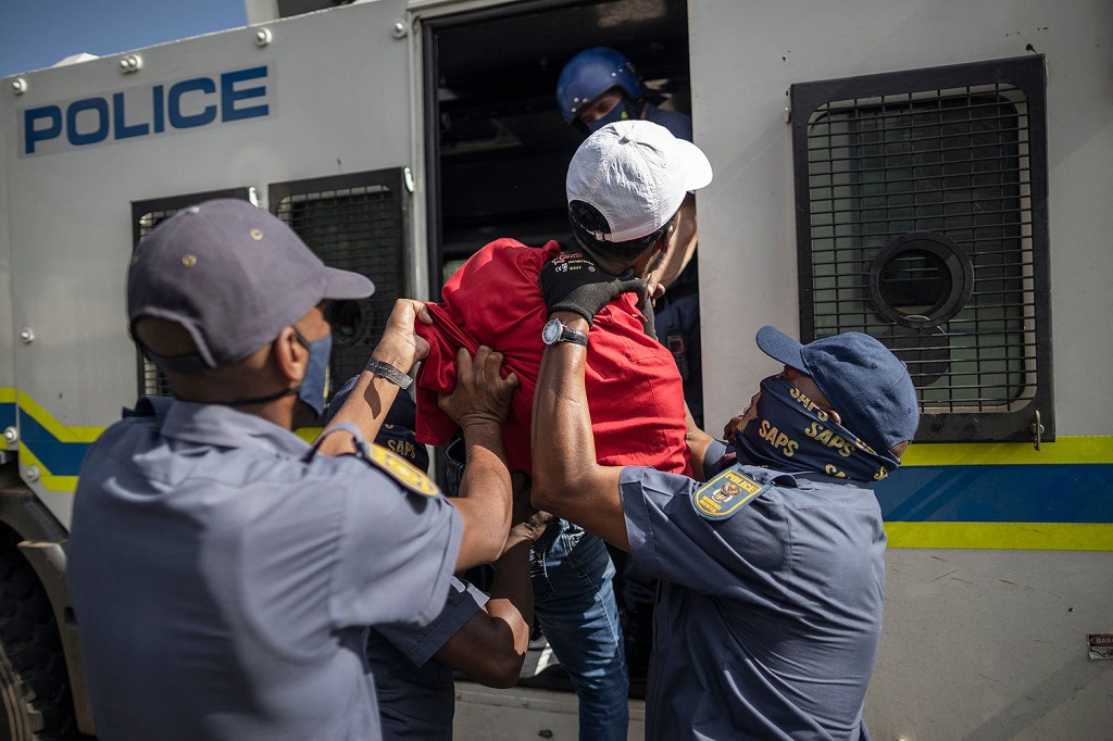 South-Africa-Police-GettyImages-1231631290.jpg